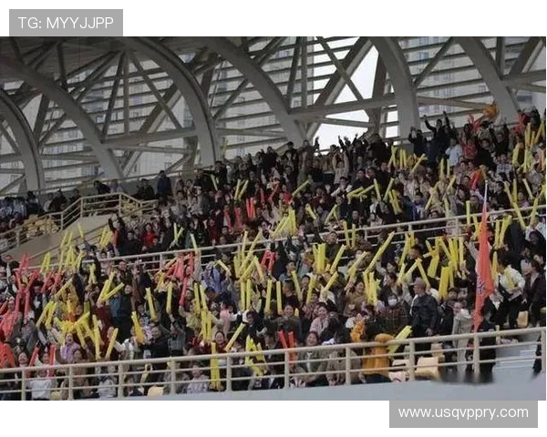 水庆霞助阵苏超，盐城阜宁球迷点燃主场激情